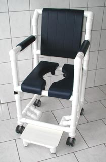 Duschstuhl und Toilettenstuhl mit variabler Toiletten�ffnung