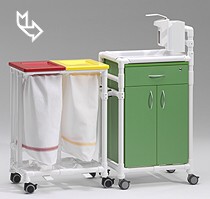 Pflegewagen mit angekoppelten W�schesammler